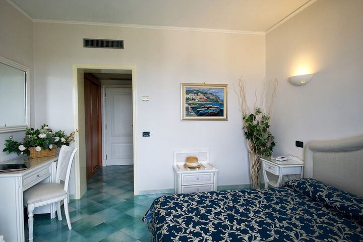 Room 12 of 81