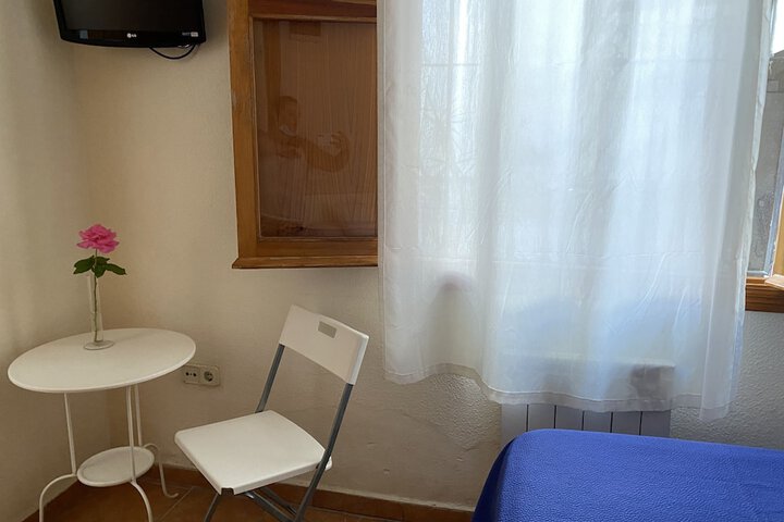 Room 17 of 103