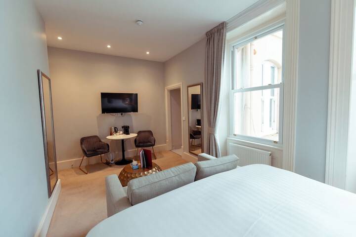 Room 46 of 112