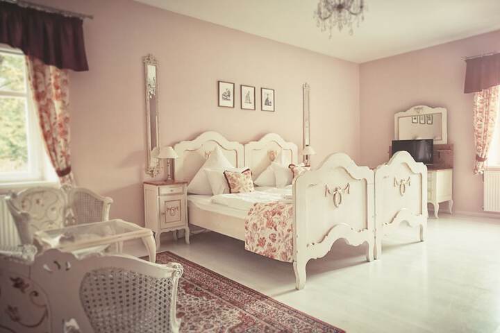 Room 13 of 48
