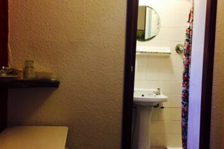 Room 4 of 70