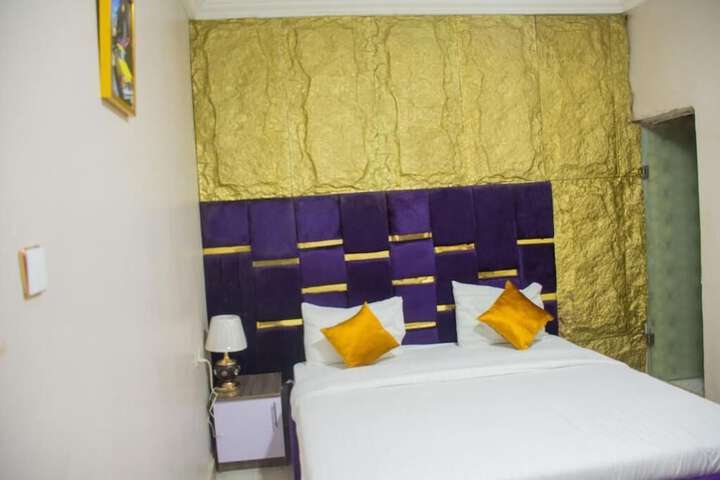Room 3 of 8