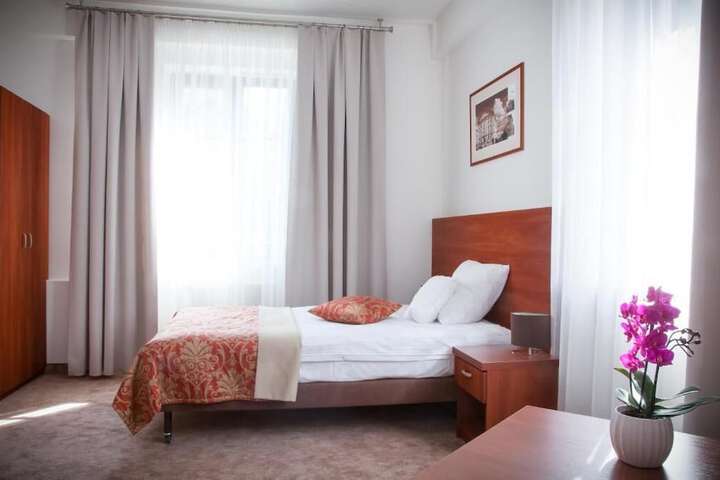 Room 2 of 52
