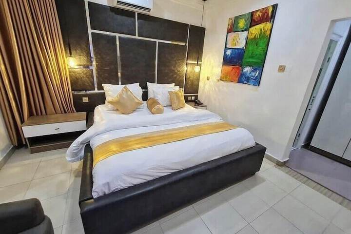Room 2 of 39
