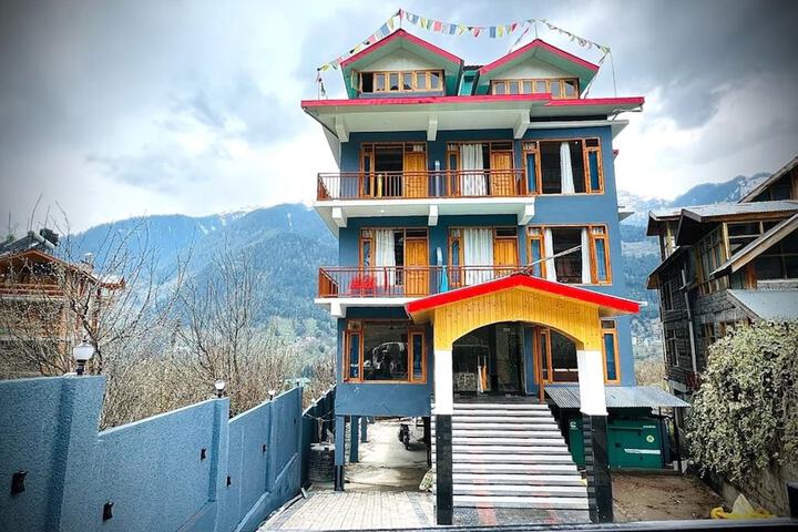 Goroomgo Sakura Palace Manali