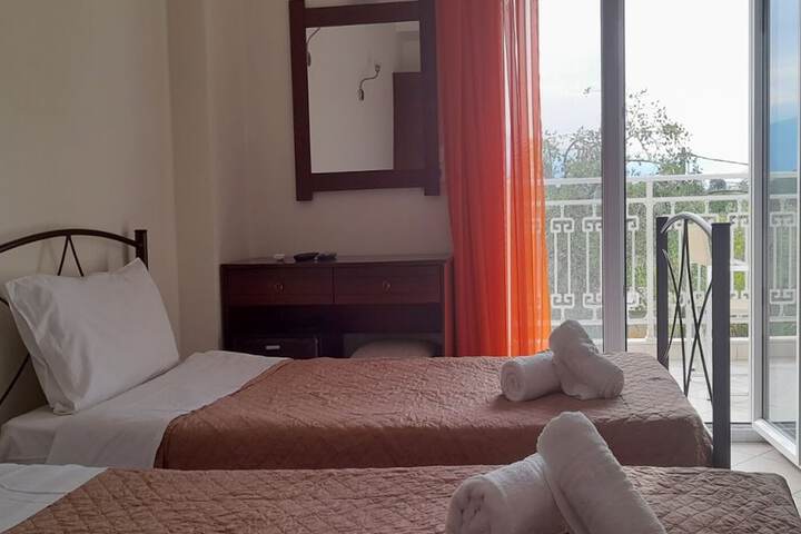 Room 2 of 34