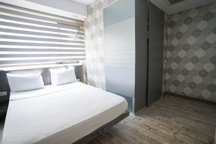 Room 7 of 31