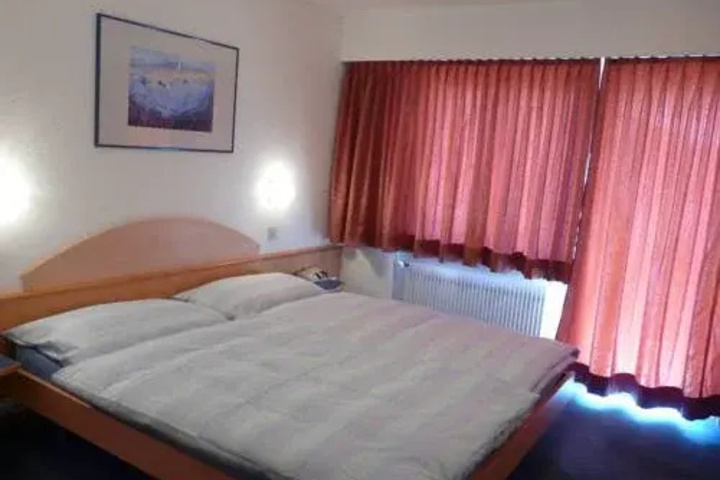 Room 4 of 14