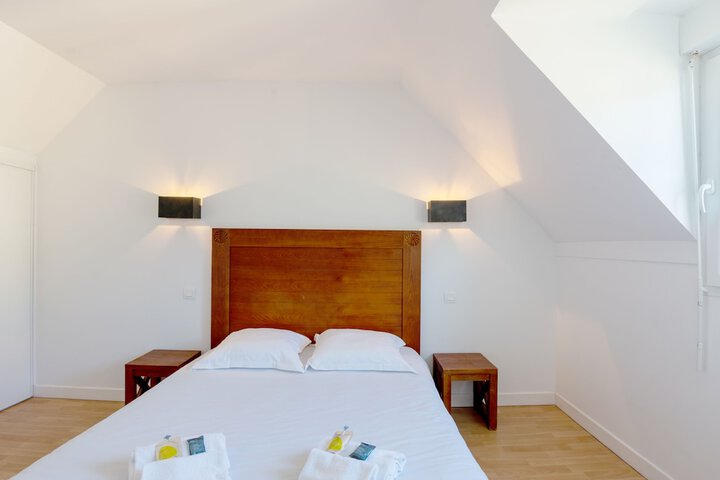 Room 4 of 73