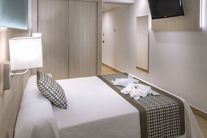 Room 10 of 38