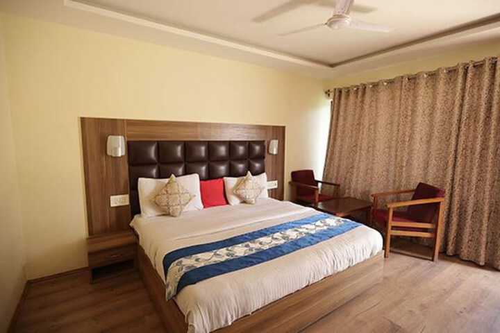 Fabhotel The Island