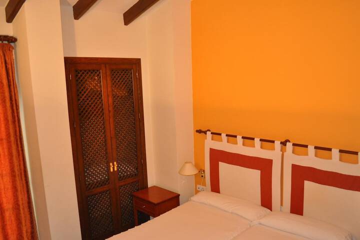Room 10 of 38