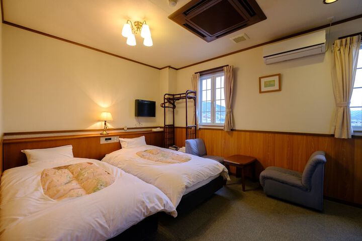 Room 5 of 94