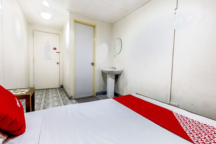 Room 32 of 84
