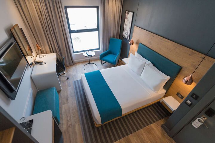 Room 10 of 48