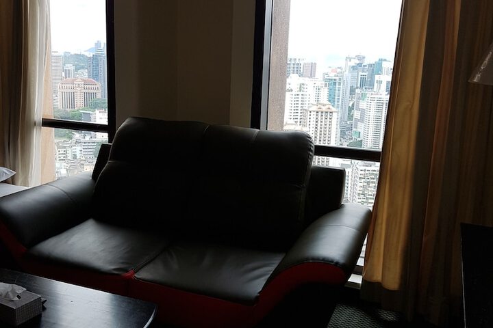 Room 16 of 28