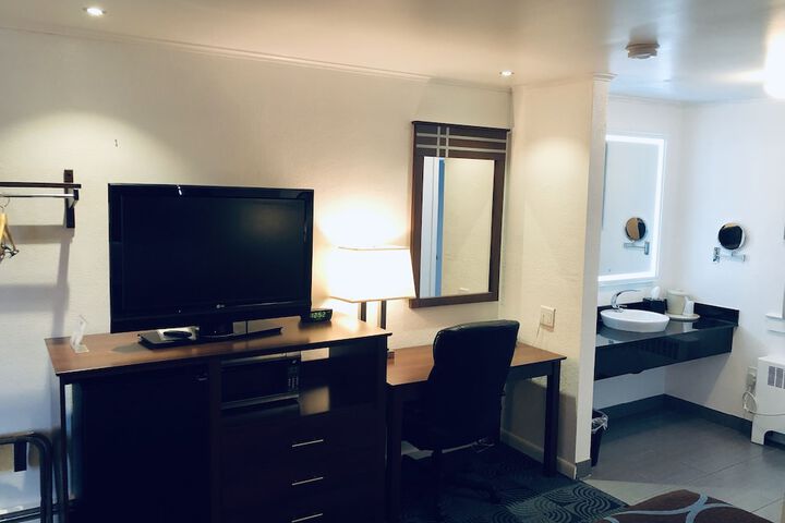 Standard | King Bed (8 of 10)