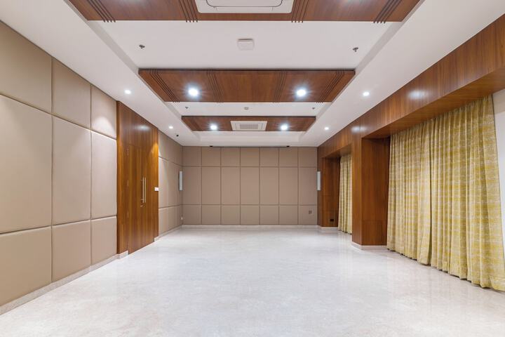 Room 25 of 53