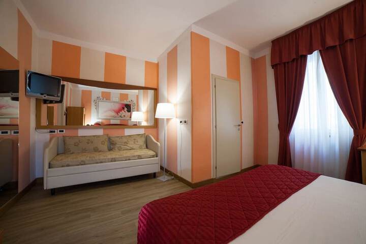 Room 10 of 34