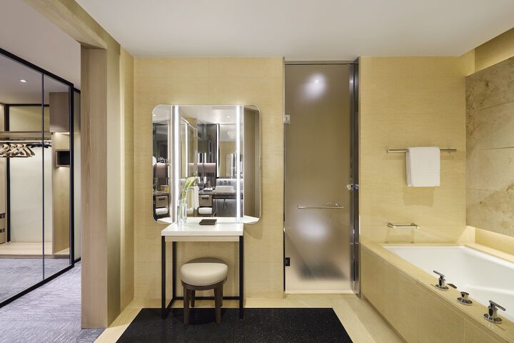 Room 35 of 111
