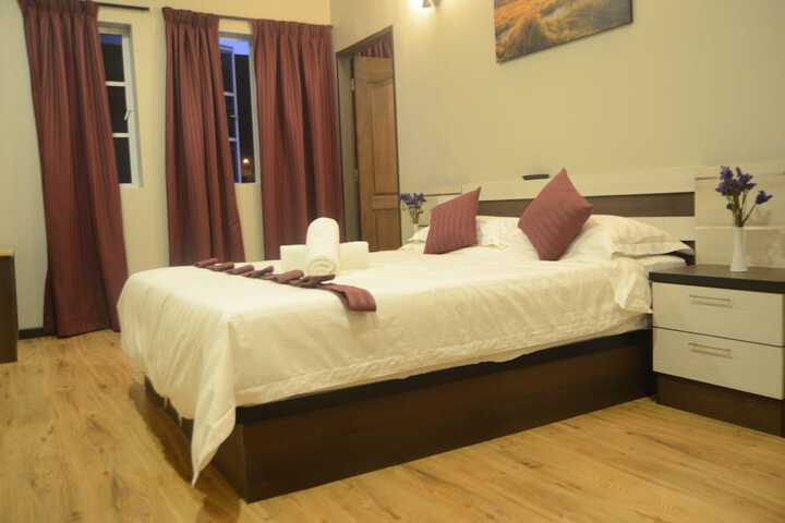 Room 6 of 33