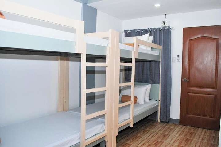 Room 13 of 30