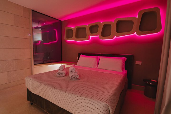 Room 4 of 15