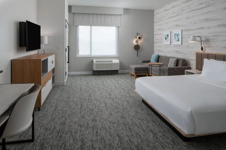 Room 13 of 27