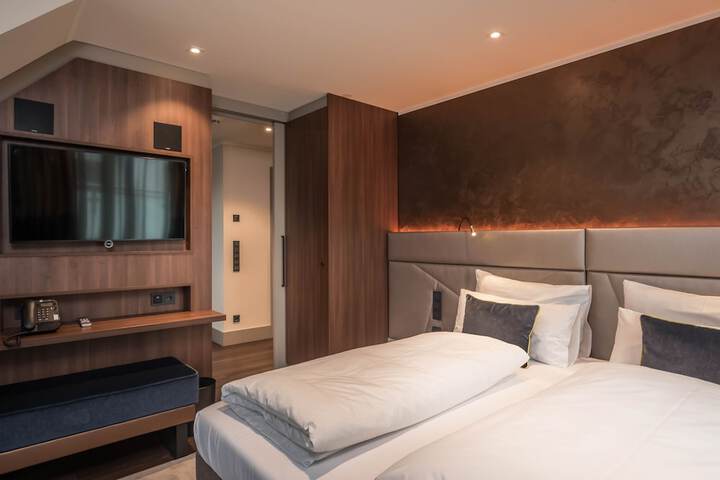 Room 7 of 48