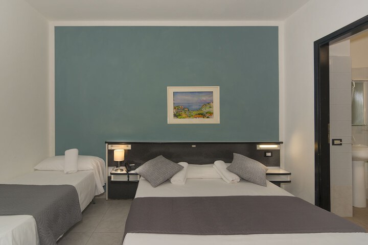 Room 25 of 41