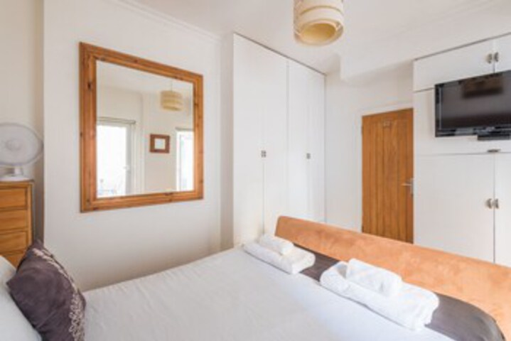 Room 27 of 34