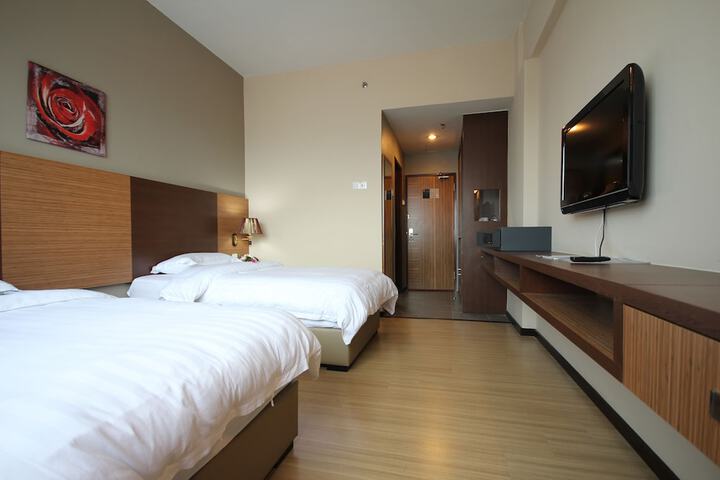 Room 5 of 31