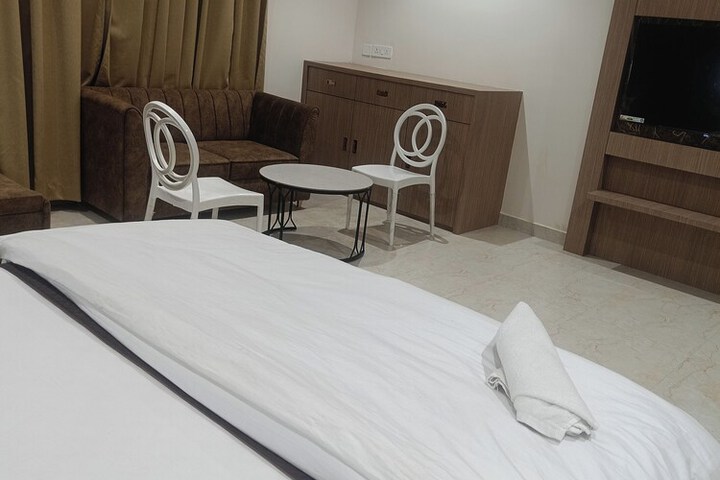 Room 12 of 19