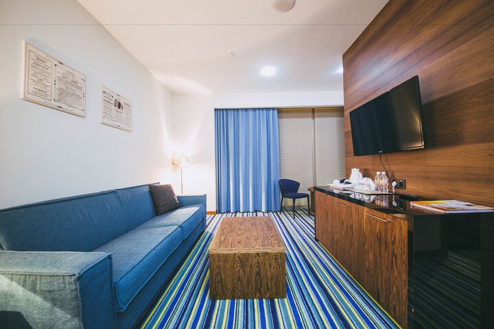 Room 8 of 75