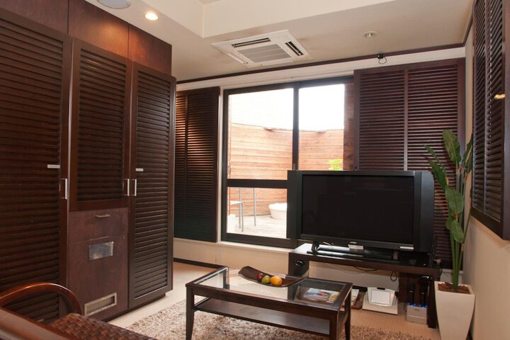 Room 25 of 47