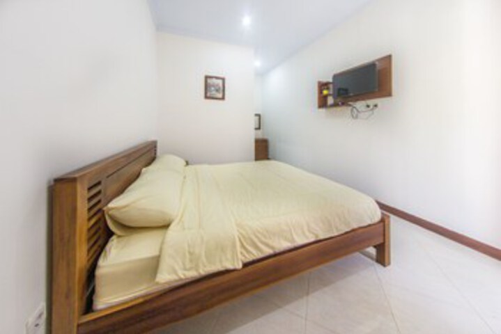 Room 10 of 29