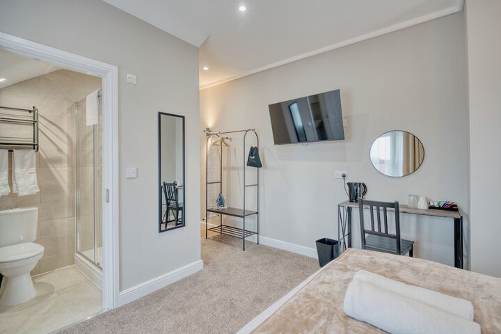 Room 4 of 36