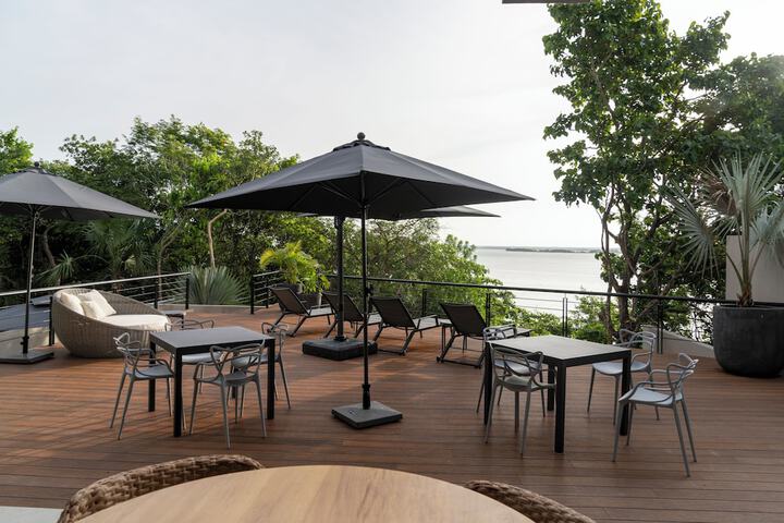 Sundeck 59 of 64