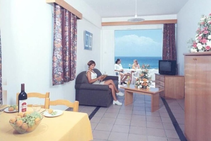 Room 9 of 30
