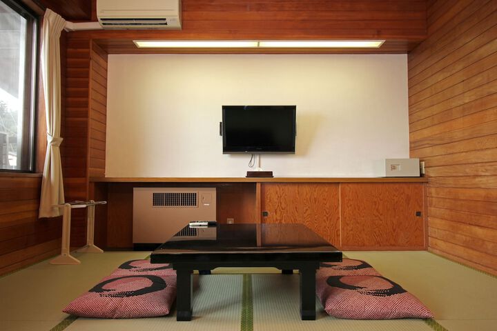 Room 15 of 18