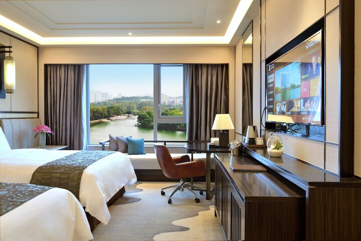 Room 10 of 60