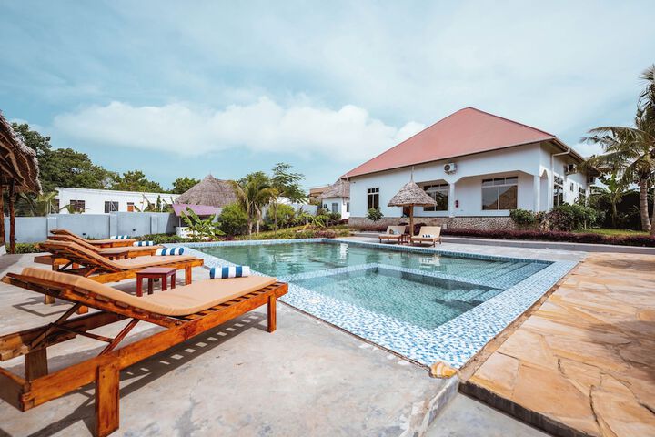 Pool 15 of 26