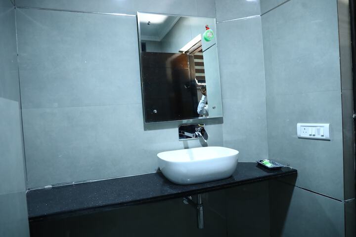 Room 10 of 14