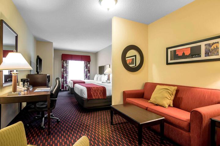 2 Queen Beds (2 of 8)