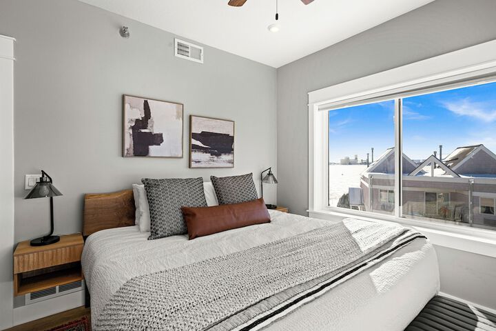 Room 6 of 33