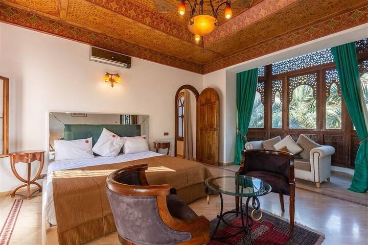 Room 4 of 25