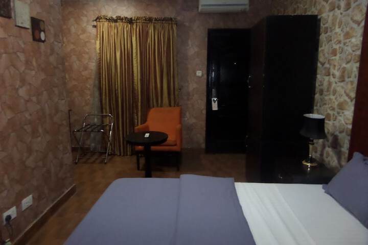 Room 11 of 20