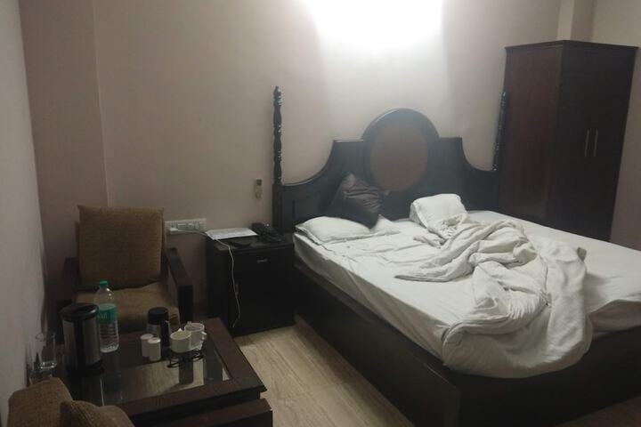 Room 8 of 14
