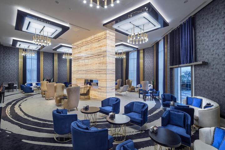 Entrance & Lobby