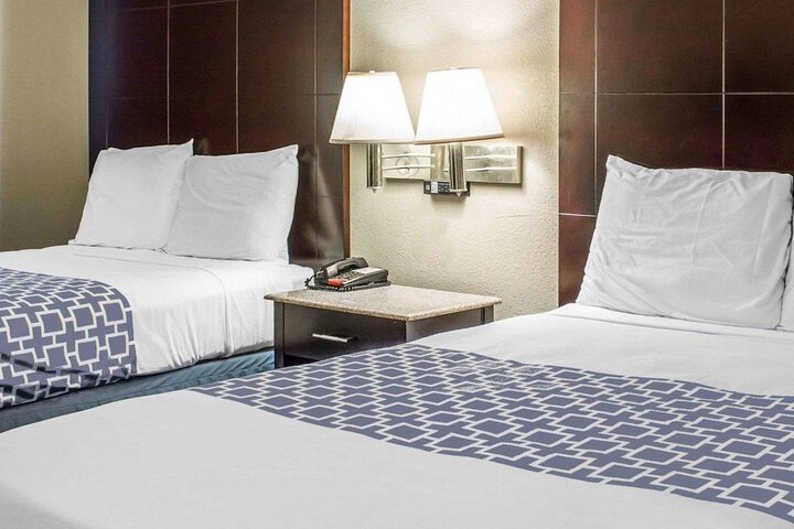 2 Double Beds (2 of 10)